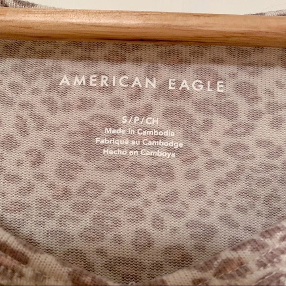 American Eagle Super Soft Leopard V-Neck Long Sleeve Pullover - Picture 4 of 5